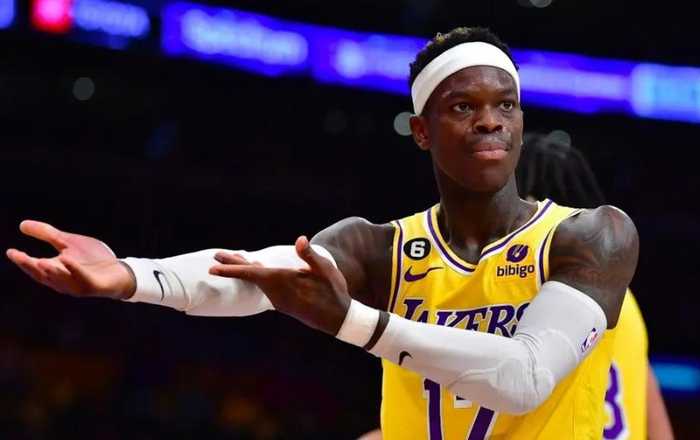 东契奇被打内幕曝光！斯罗德直冲更衣室，隔人动手，艾顿挡不住