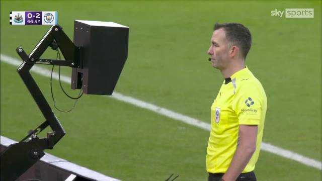 曼城进球VAR判定无效，瓜迪奥拉赛后暴怒