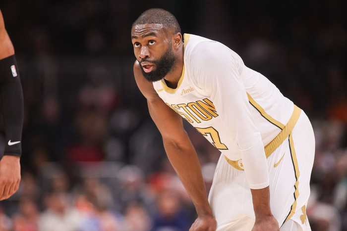 效率低了点！杰伦·布朗近8场场均31.1分7.3板 命中率43.6%