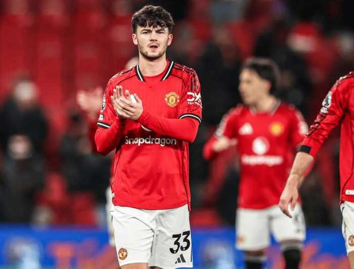 曼联后卫弗雷德里克森因伤取消租借，将留队休养四周